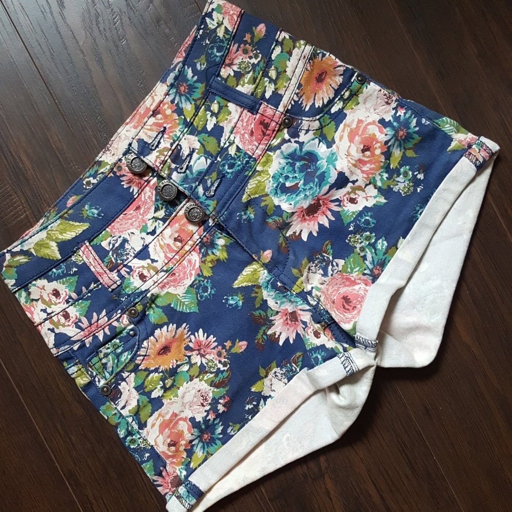 *3 for $25* 1st Kiss Floral Shorts Juniors